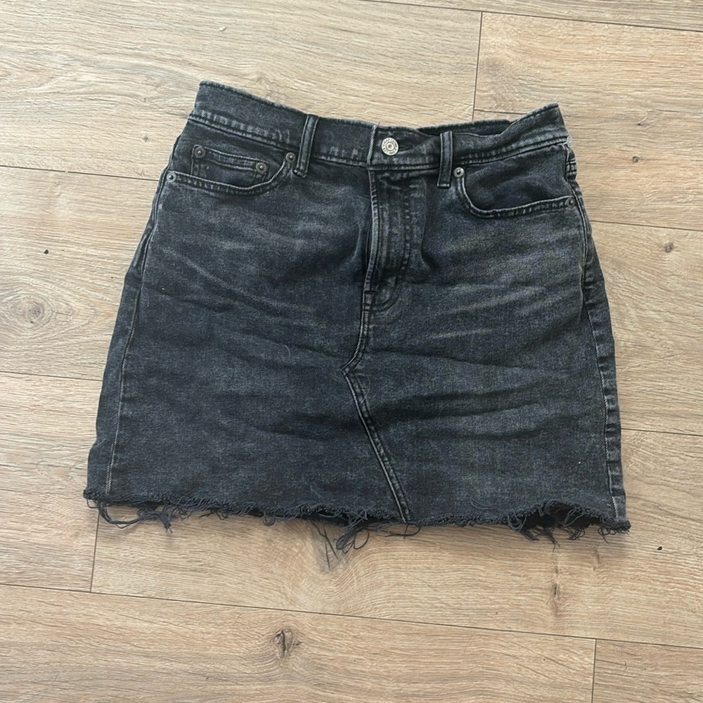 GAP Black Denim Skirt. Size 4 Petite.
